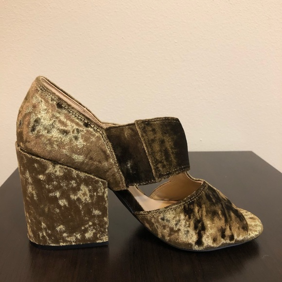 CAbi Green Chic Crushed Velvet Chunky Block Heels - Picture 7 of 10